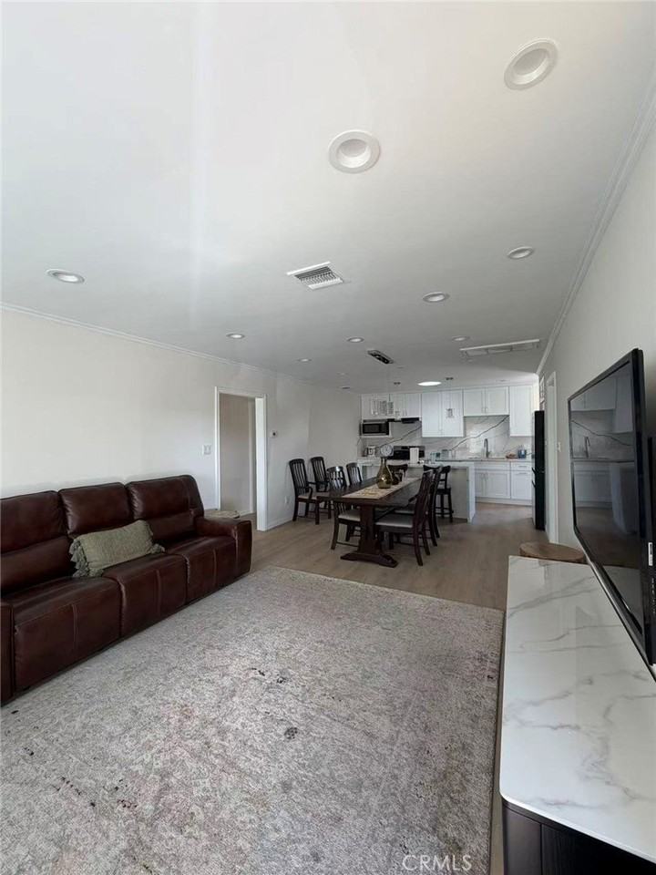 1040 S El Molino St - Photo 3 of 12