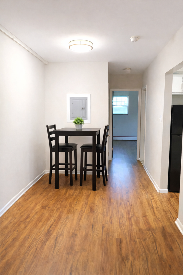 Mohawk Manor - Photo 6 of 21