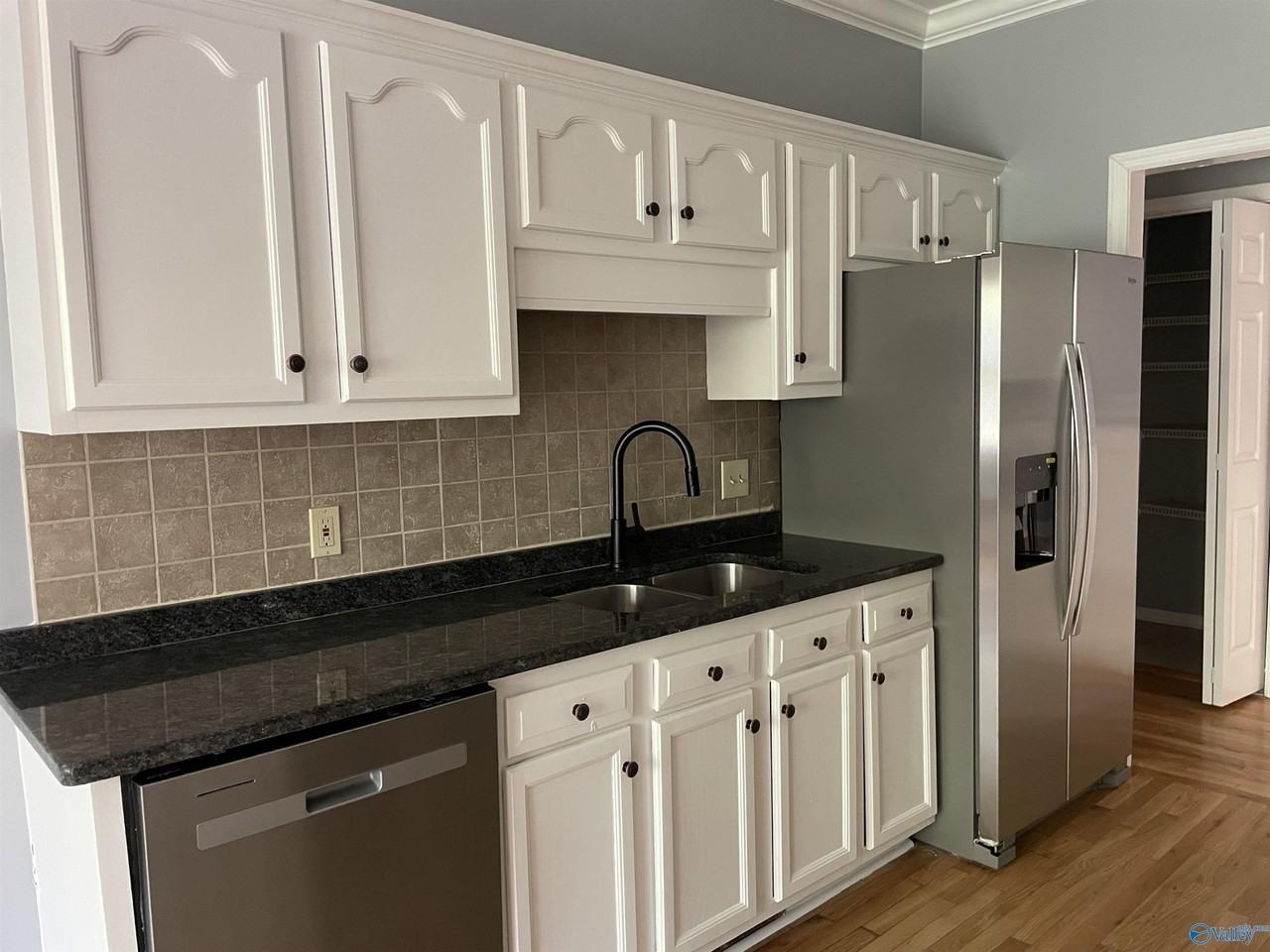 108 Suffolk Dr - Photo 7 of 49