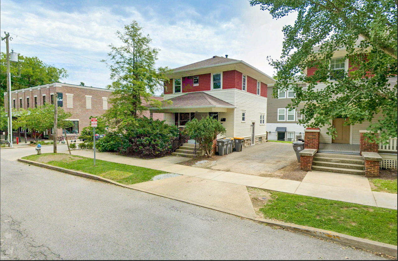 608 E 2nd - Photo 2 of 3