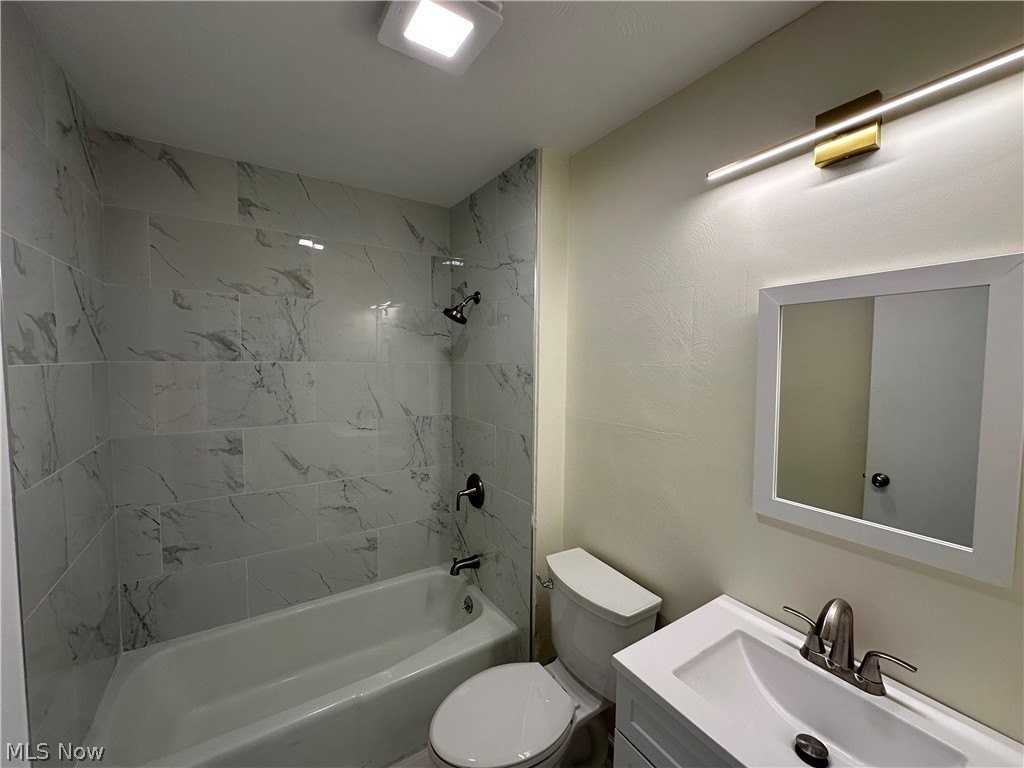 840 Moyer Ave - Photo 4 of 9