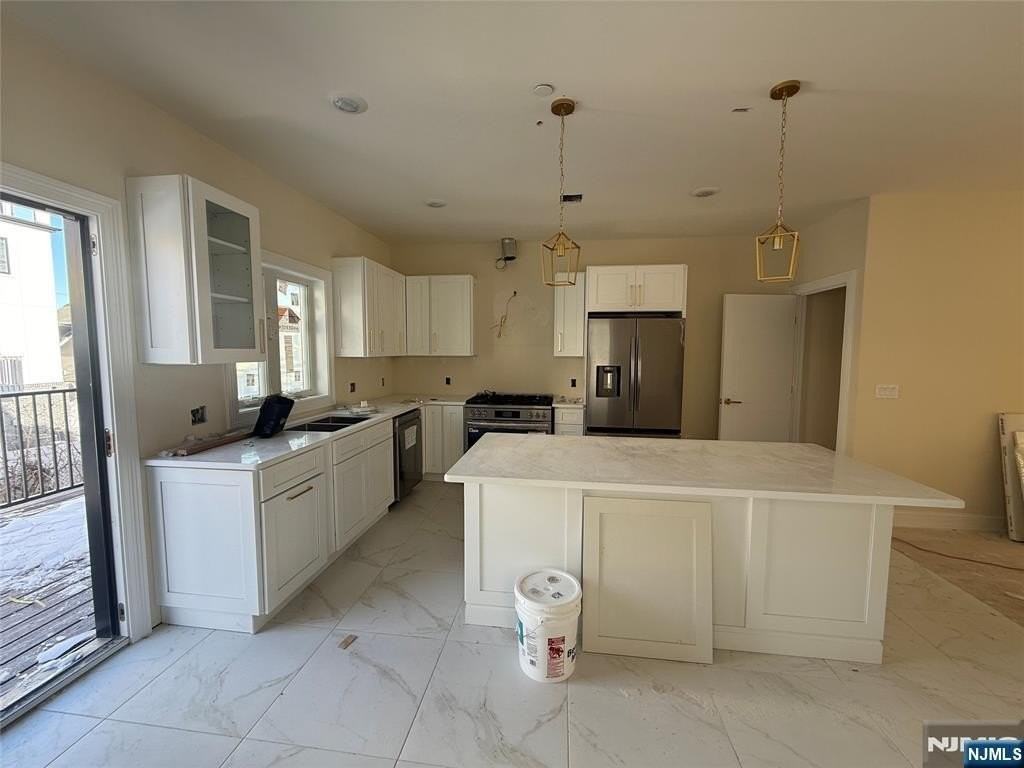 45 Lincoln Ave - Photo 5 of 11