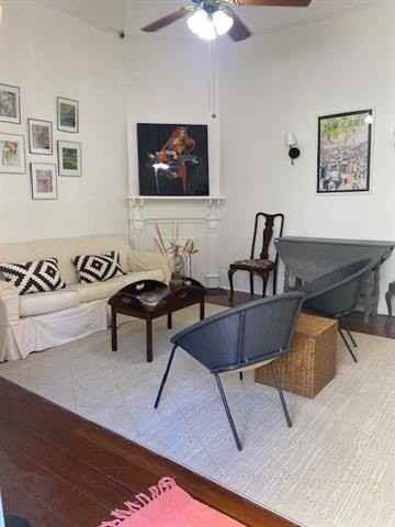 7627 Hampson St - Photo 3 of 15