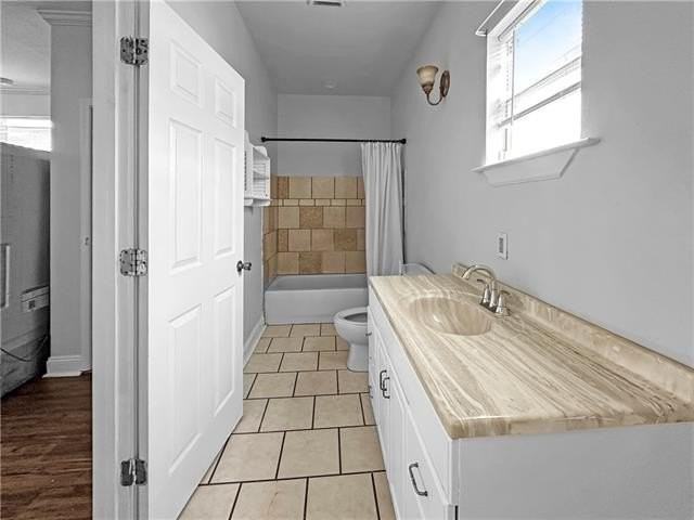 2437 Allen St - Photo 7 of 9