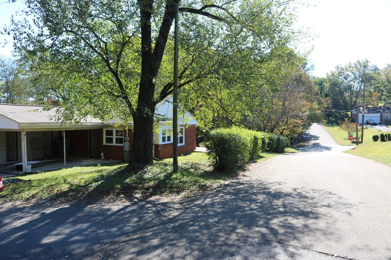 2301 Brooks Ave - Photo 4 of 26