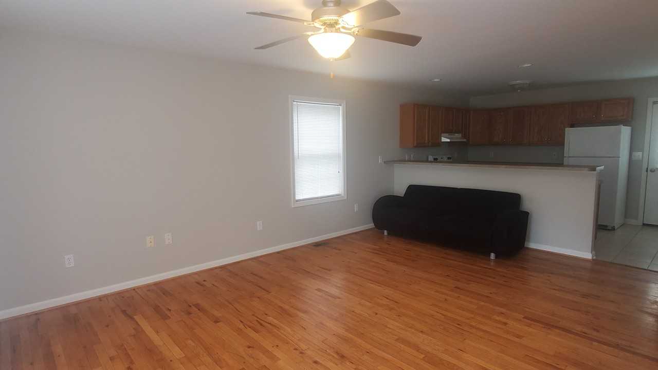 1500 4th St #B - Photo 3 of 7