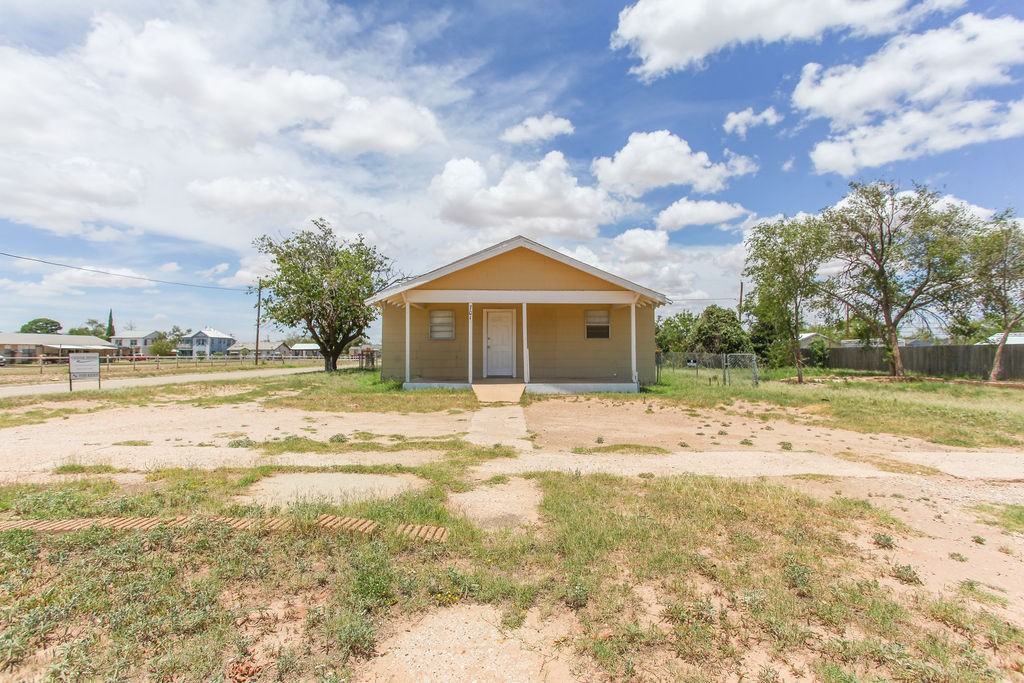 701 E 14th St - Photo 2 of 21