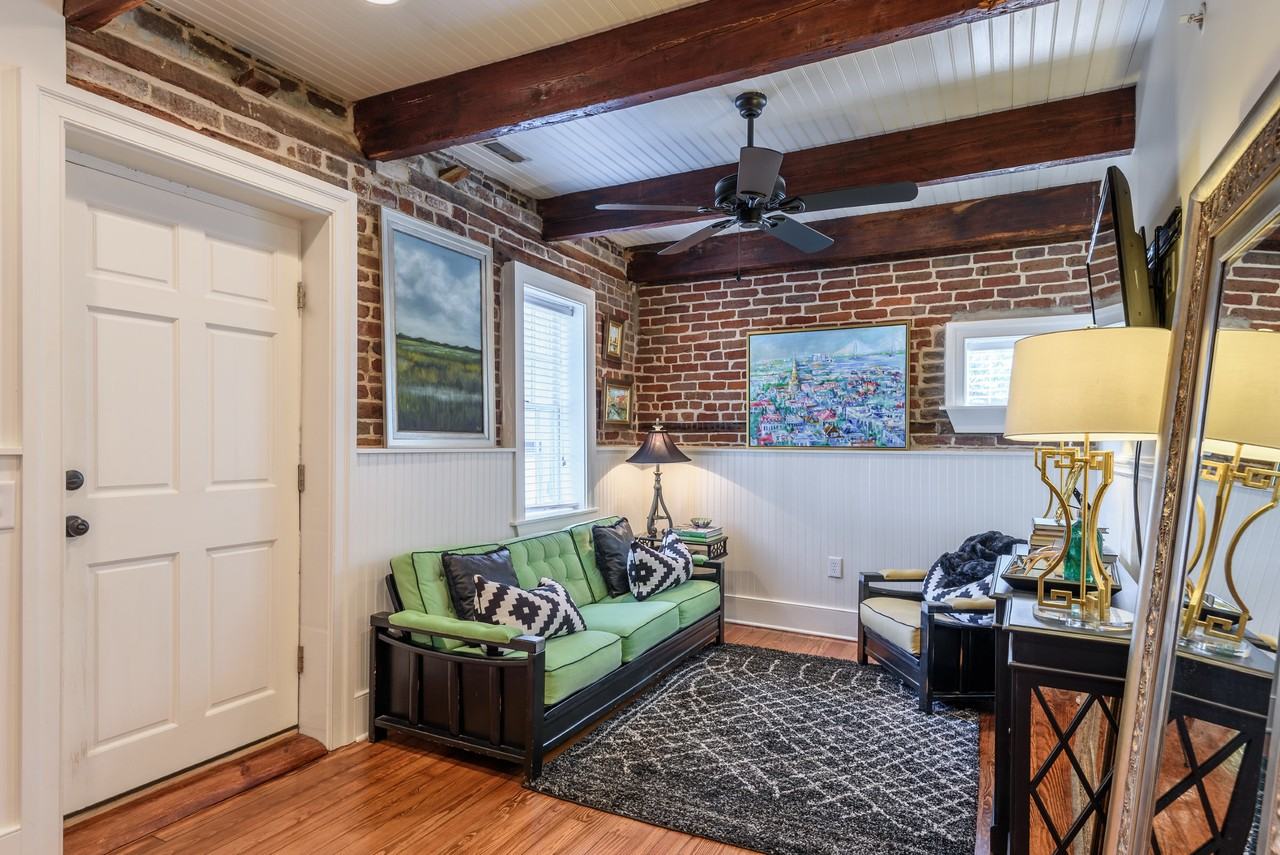 46 Queen St #A - Photo 3 of 18