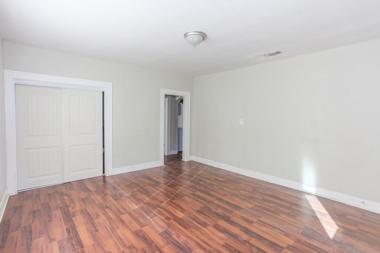 102 W 13th St - Photo 3 of 15