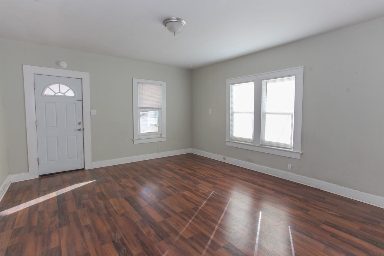 102 W 13th St - Photo 4 of 15