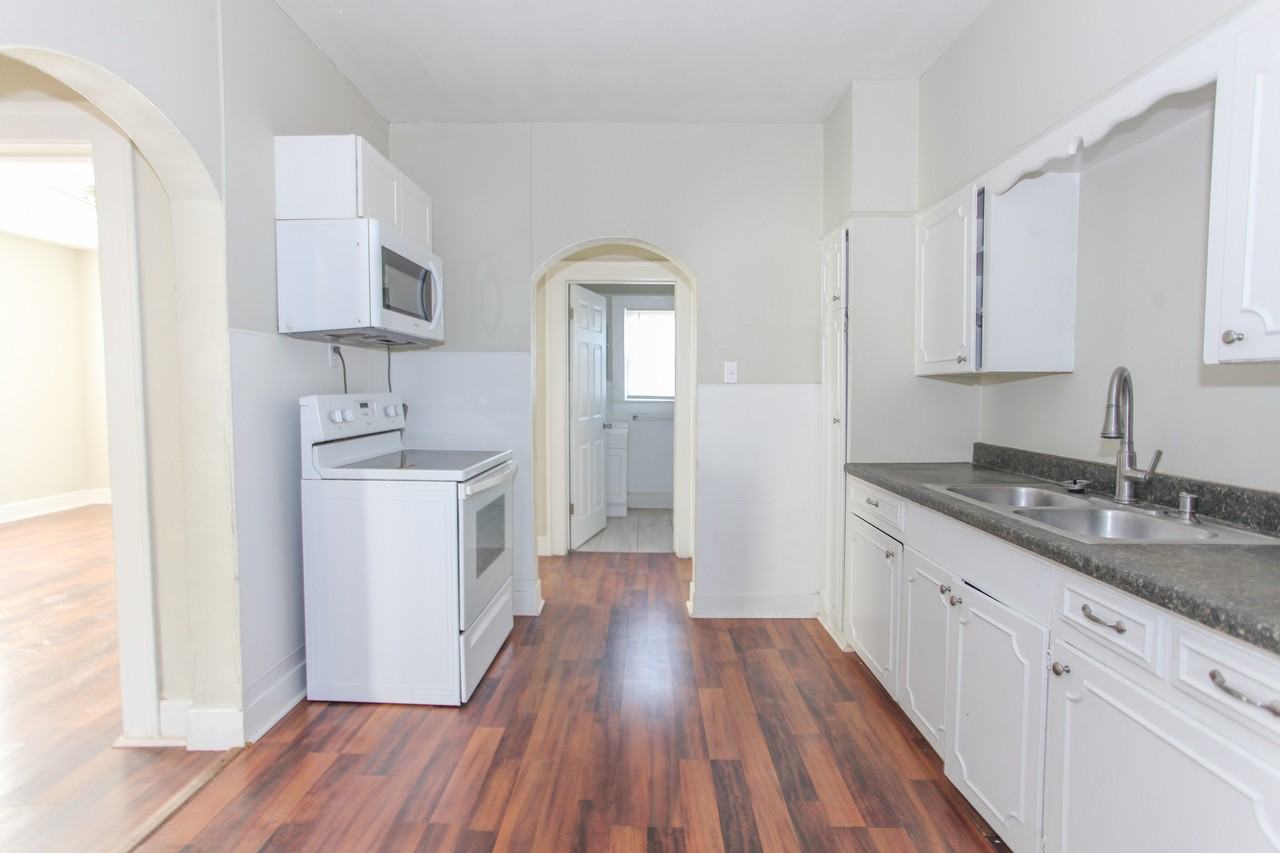 102 W 13th St - Photo 6 of 15