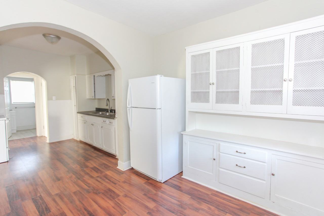 102 W 13th St - Photo 7 of 15