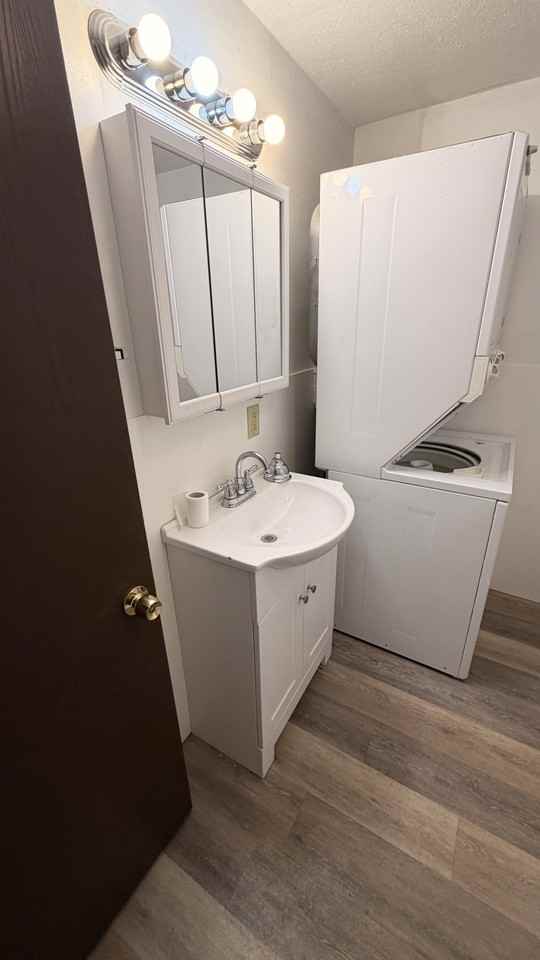 483 W Perry St - Photo 3 of 10