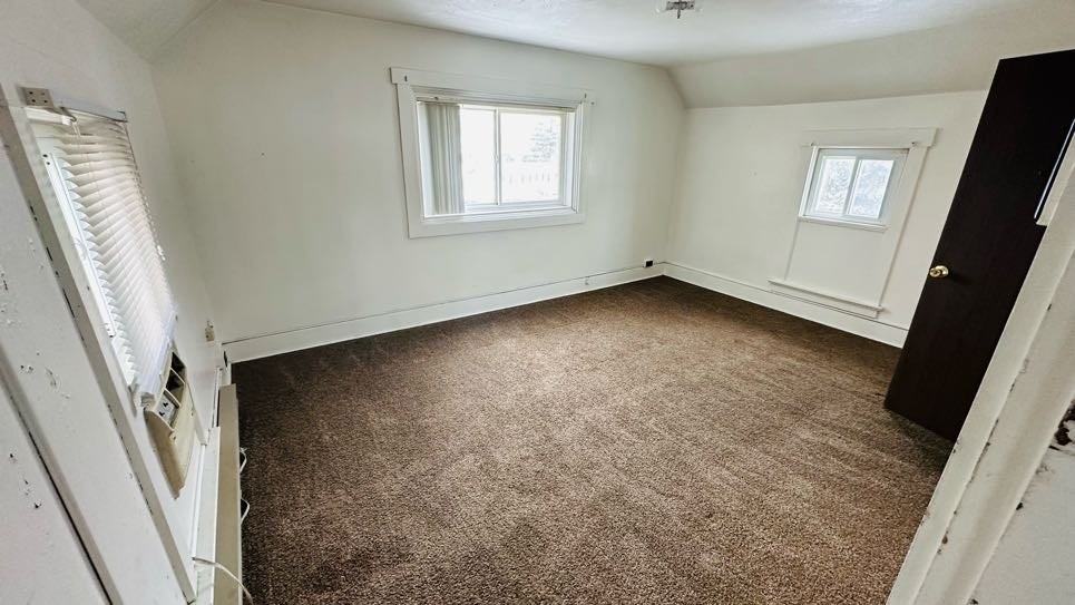 483 W Perry St - Photo 7 of 10