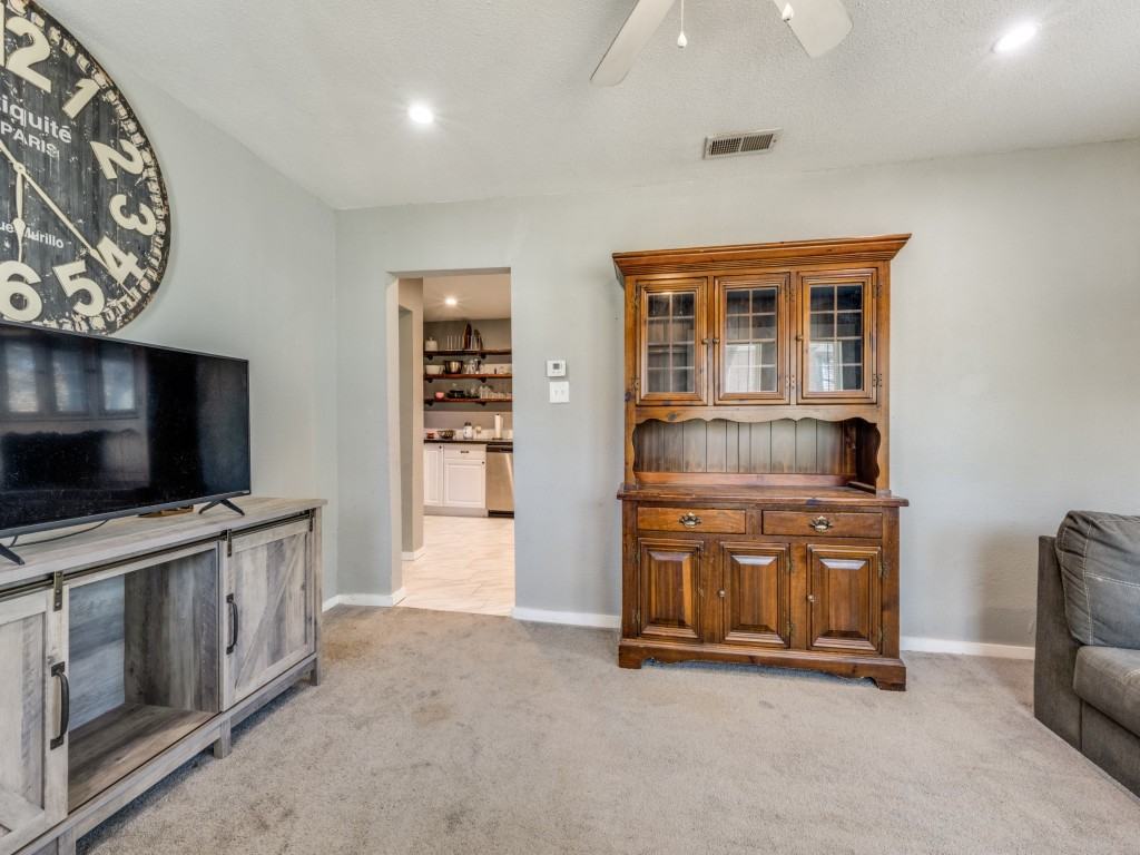 2701 N Locust St - Photo 5 of 14