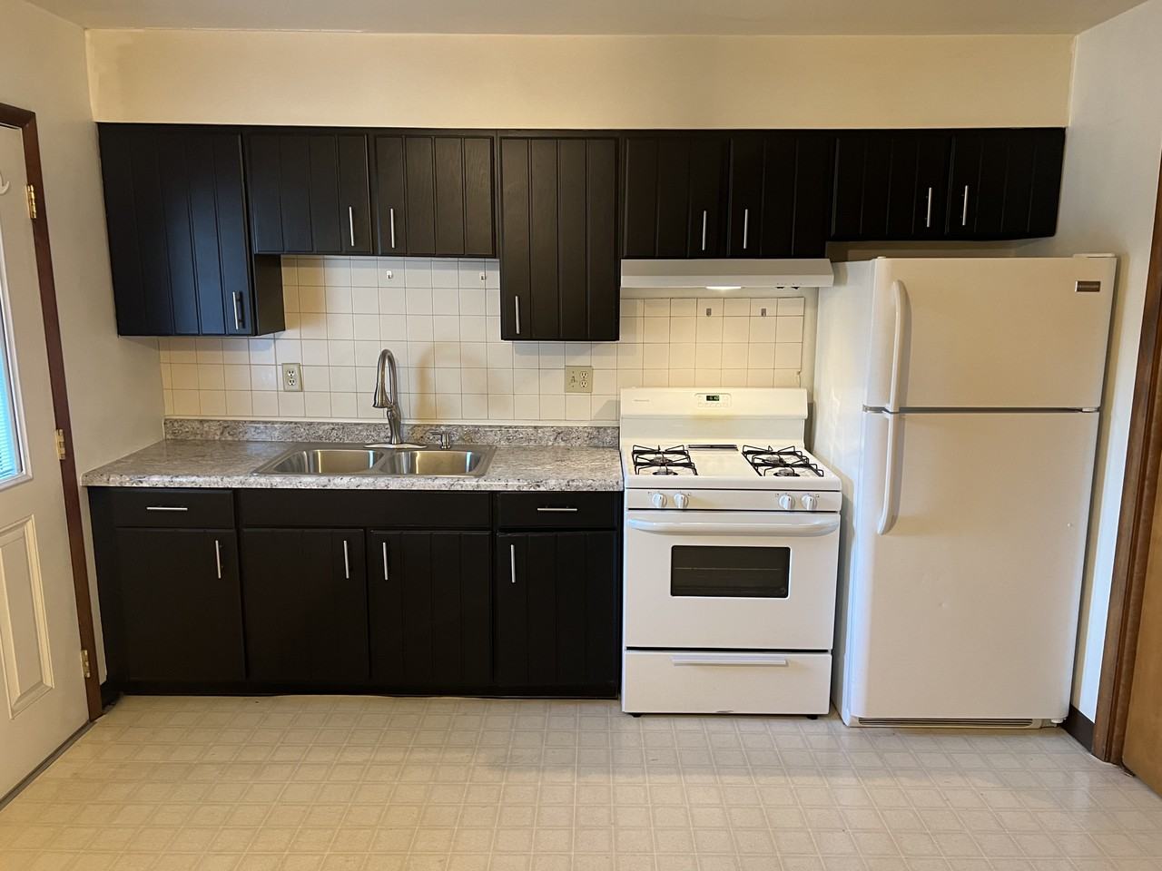 103 W Clark St #3 - Photo 3 of 11