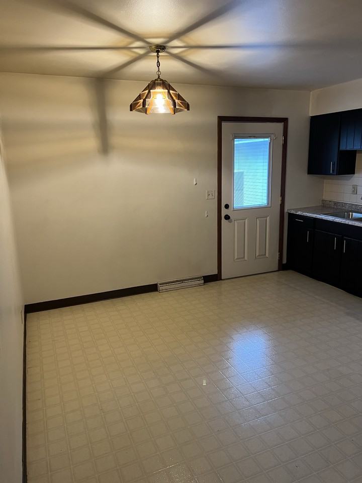 103 W Clark St #3 - Photo 6 of 11