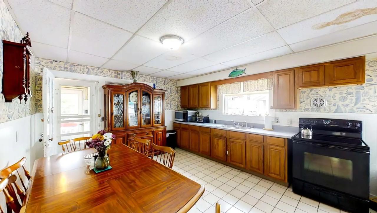 40 E Grand Ave #A - Photo 6 of 11