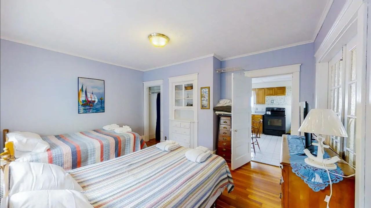 40 E Grand Ave #A - Photo 7 of 11