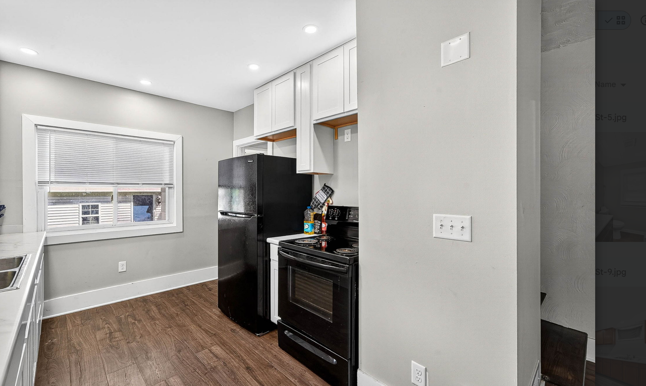 1303 Sorin St - Photo 3 of 25