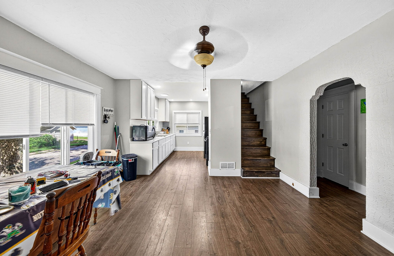 1303 Sorin St - Photo 6 of 25