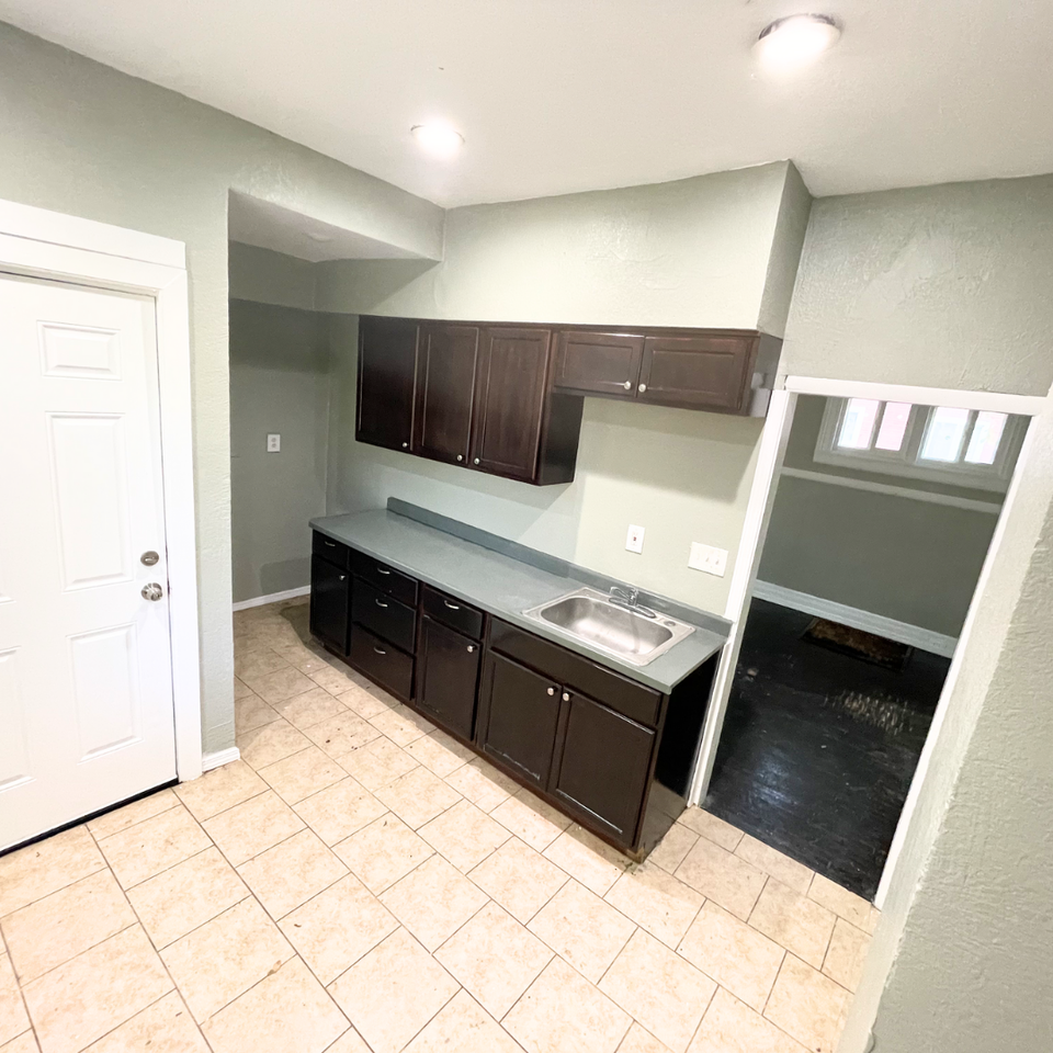 4755 Holcomb St - Photo 3 of 13