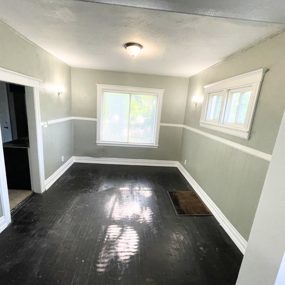 4755 Holcomb St - Photo 5 of 13