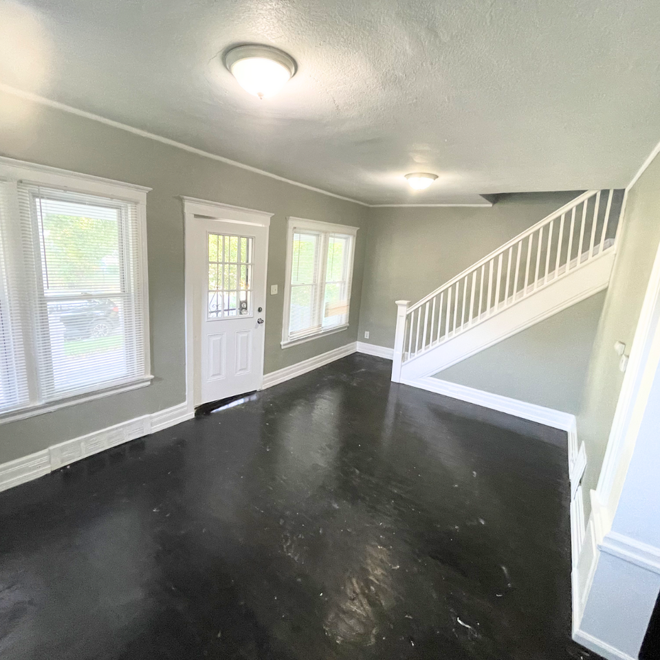 4755 Holcomb St - Photo 7 of 13