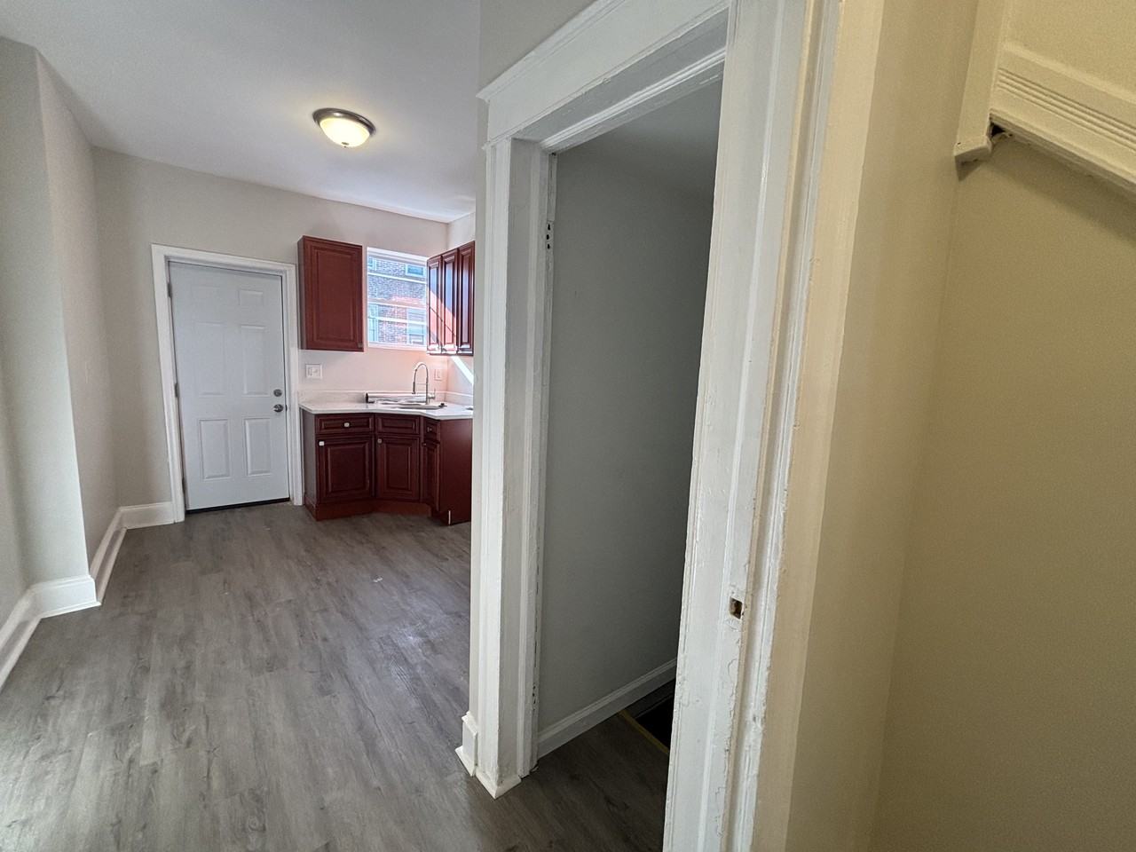 410 N Loudon Ave - Photo 2 of 24