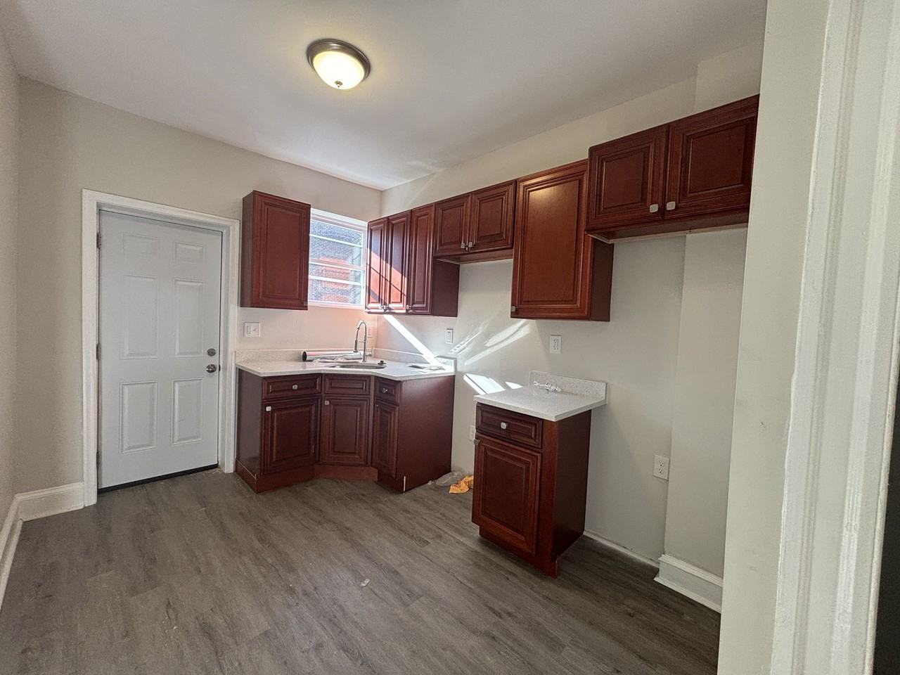 410 N Loudon Ave - Photo 4 of 24