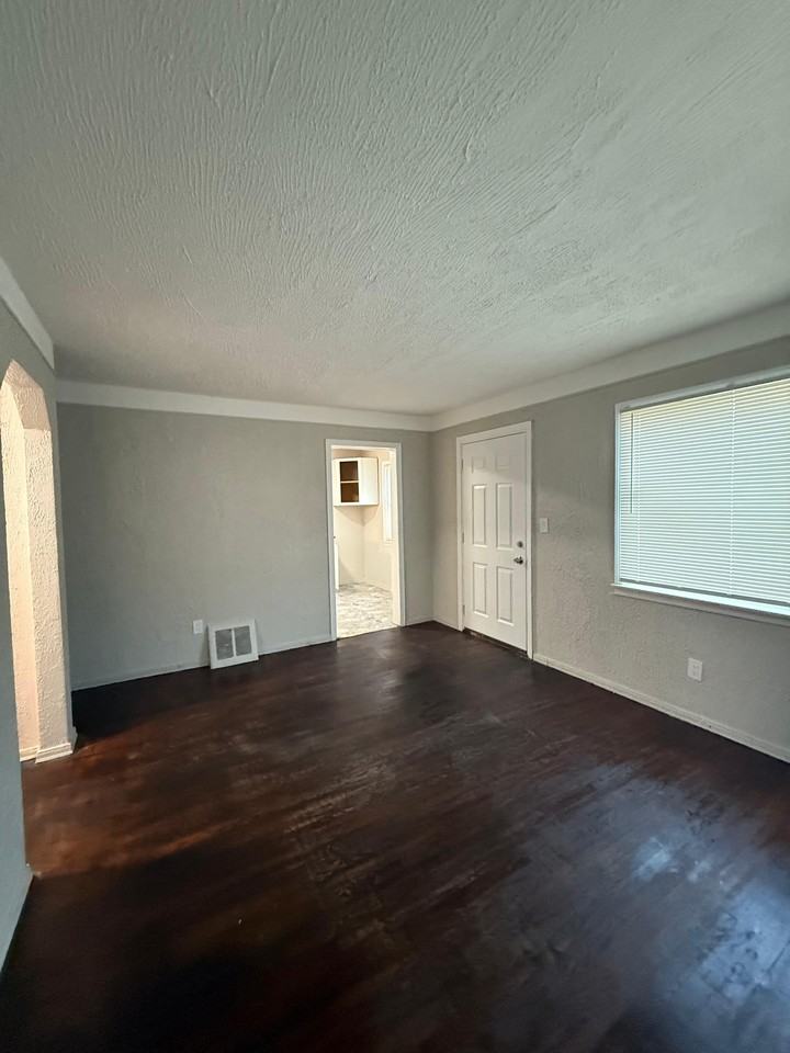 14891 Hartwell St - Photo 3 of 9