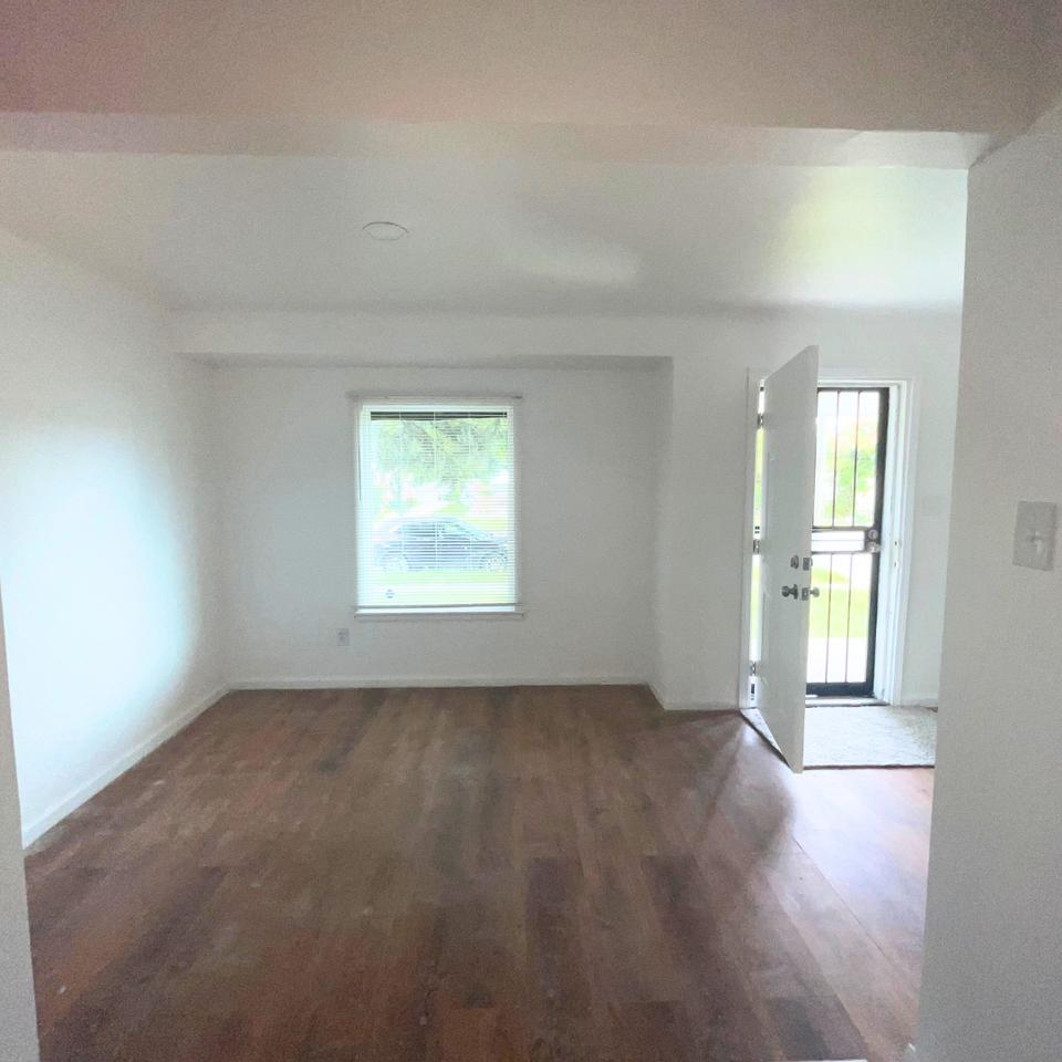 19151 Alcoy St - Photo 3 of 9