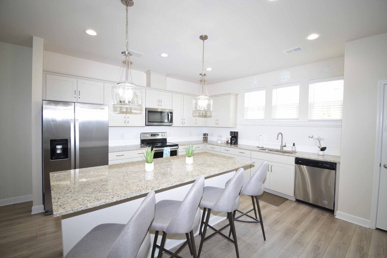 596 Mclernon Trce - Photo 2 of 30