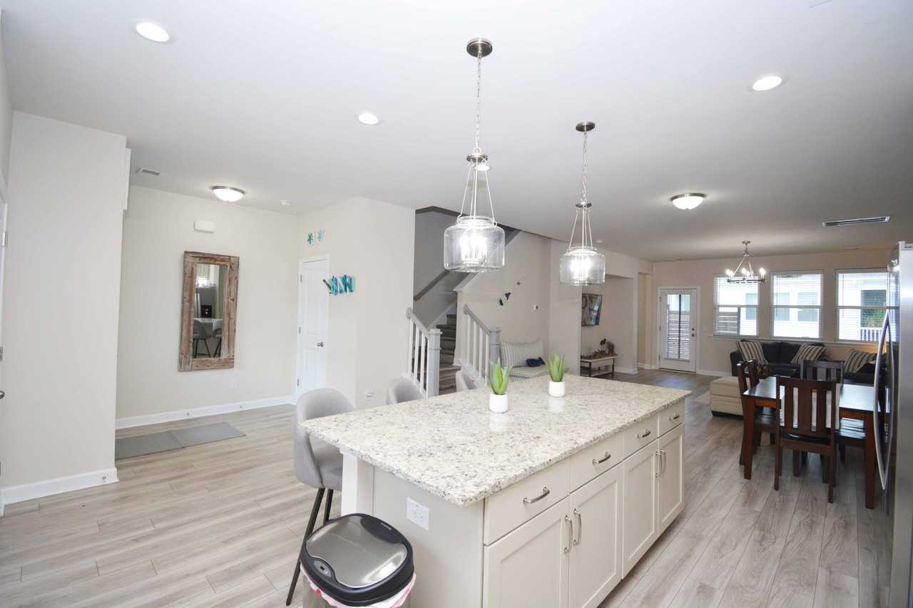 596 Mclernon Trce - Photo 3 of 30