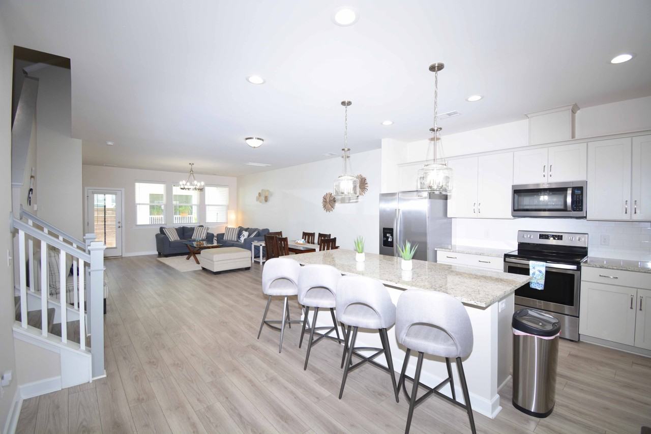 596 Mclernon Trce - Photo 4 of 30