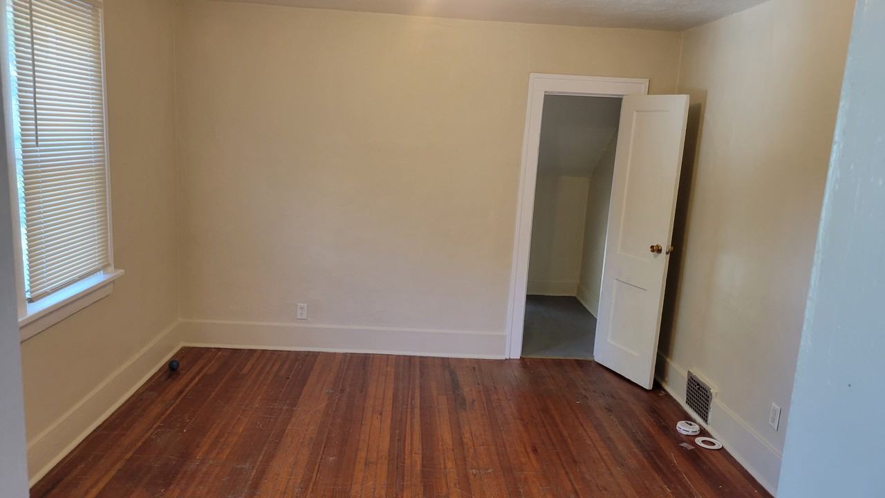 807 N Prospect Ave #1 - Photo 3 of 15