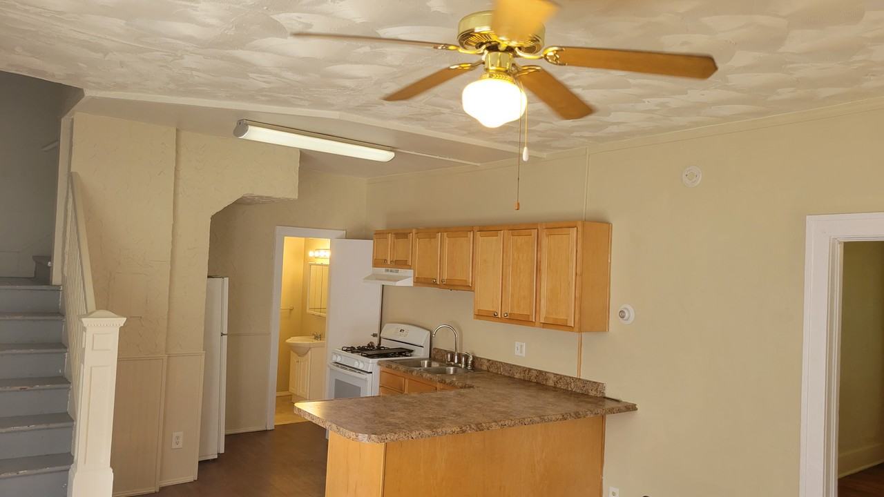 807 N Prospect Ave #1 - Photo 7 of 15