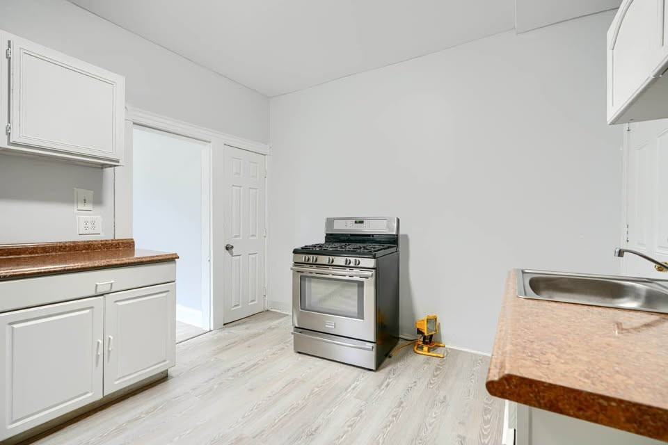 E Hoffman St - Photo 4 of 17