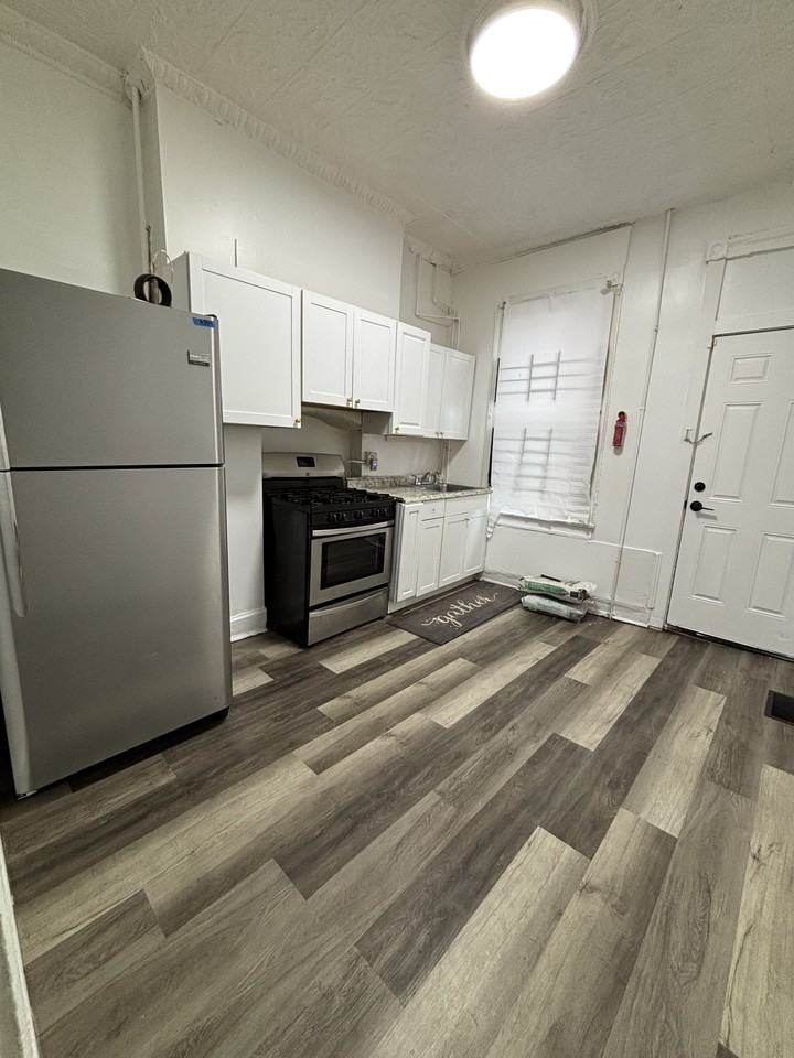 1 292X Parkwood Ave, #1 - Photo 2 of 7