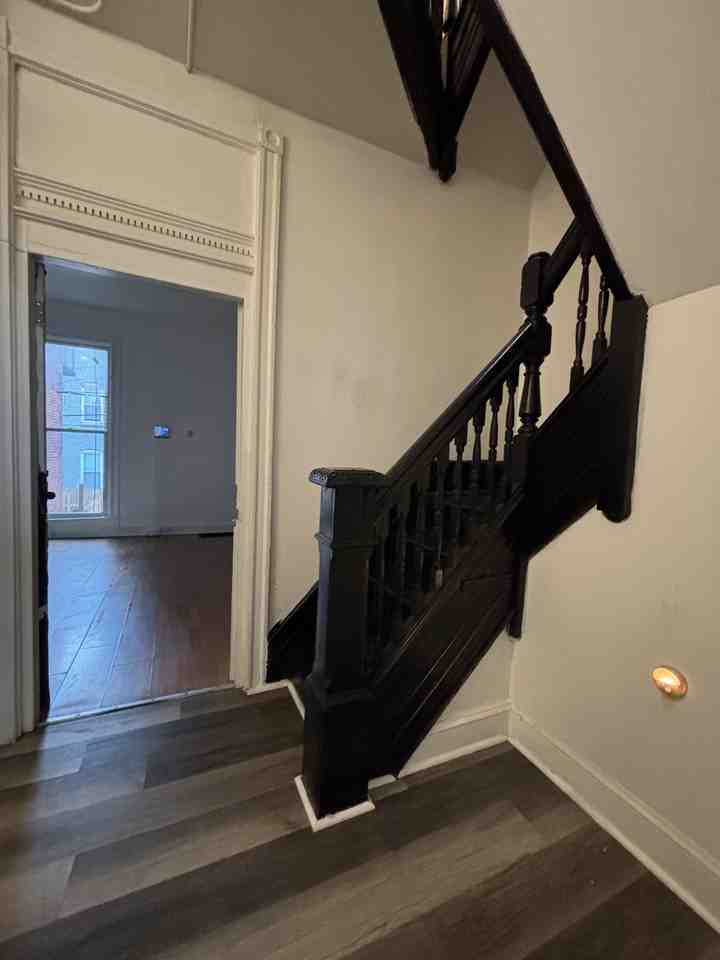 1 292X Parkwood Ave, #1 - Photo 3 of 7