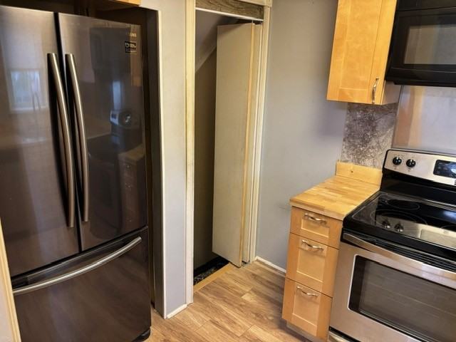 Patrick Henry Dr - Photo 2 of 19