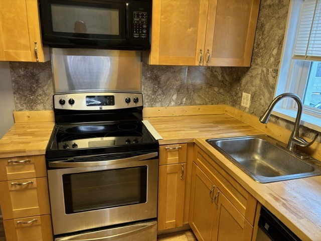 Patrick Henry Dr - Photo 3 of 19