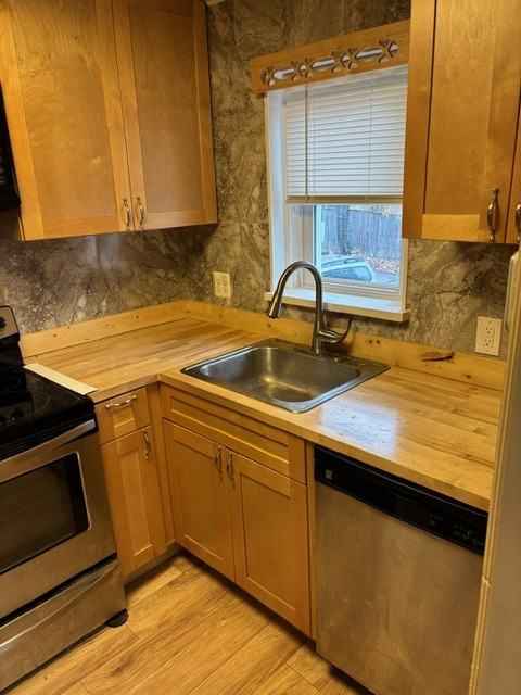 Patrick Henry Dr - Photo 4 of 19