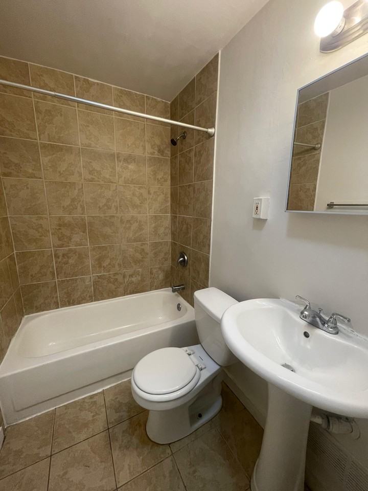 4908 Greencrest Rd - Photo 3 of 16