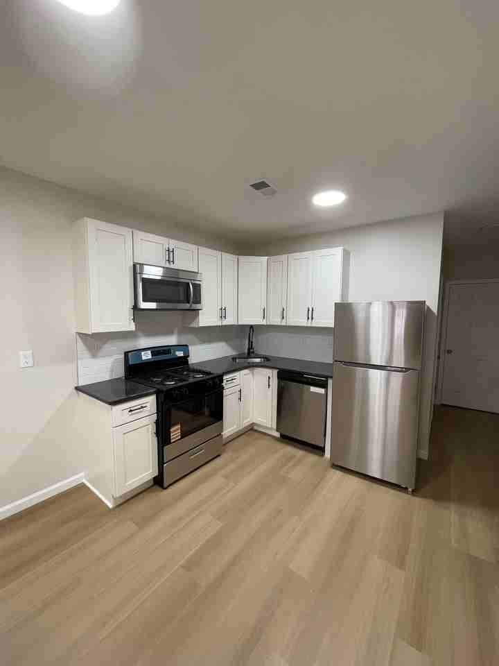 918 S Carey St - Photo 3 of 12