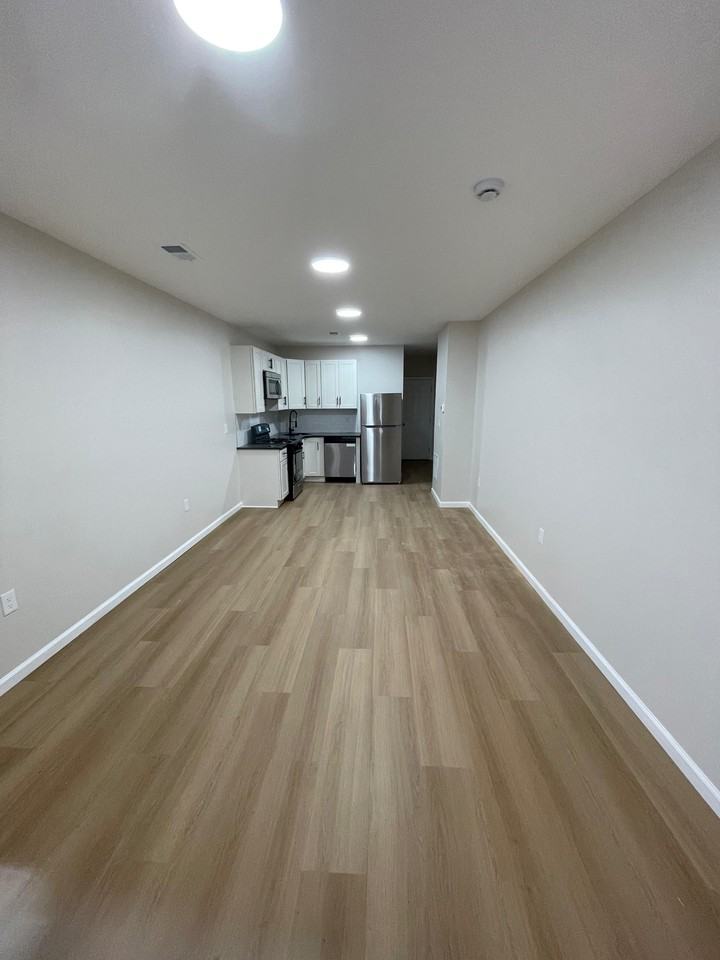 918 S Carey St - Photo 6 of 12