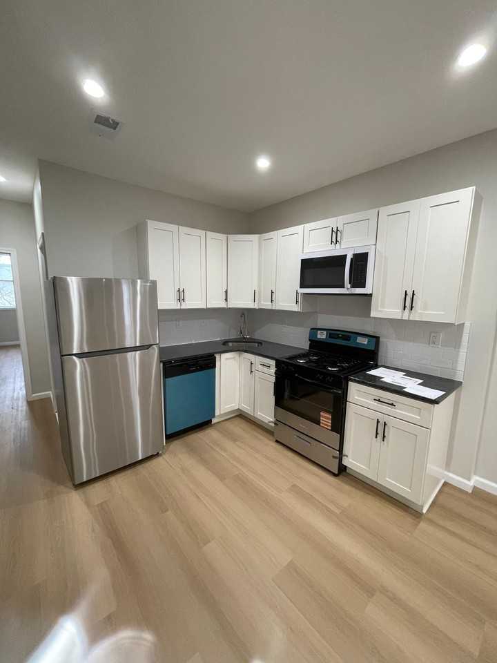 918 S Carey St - Photo 2 of 11