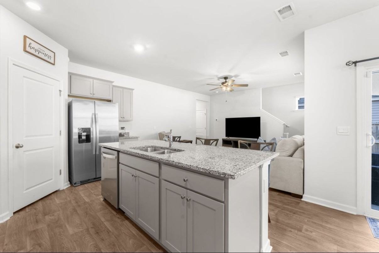 645 Silver Spruce St - Photo 4 of 28