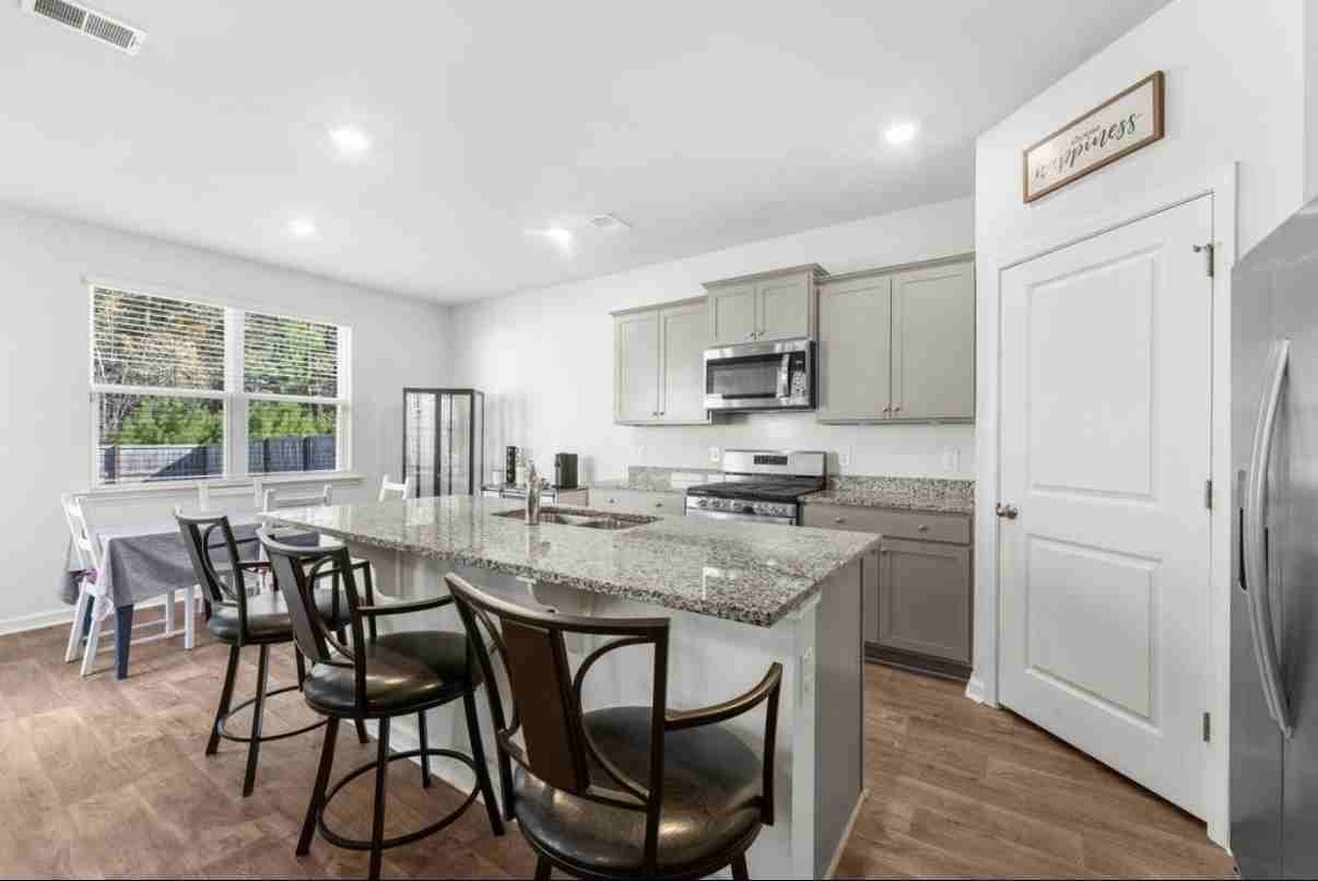 645 Silver Spruce St - Photo 4 of 27