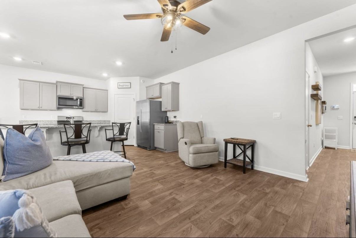 645 Silver Spruce St - Photo 3 of 27